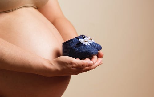 Pregnant_Woman_With_Shoes|||